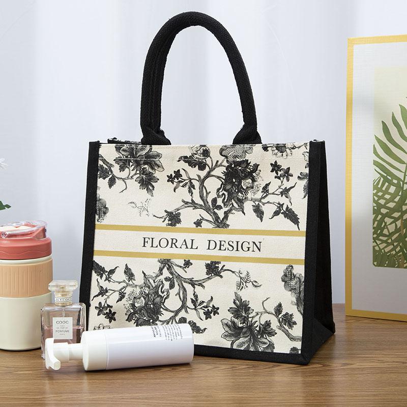 เหตุใดกระเป๋าโท้ตจึงกลายเป็นเครื่องประดับที่ผู้บริโภคยุคใหม่ต้องมี?